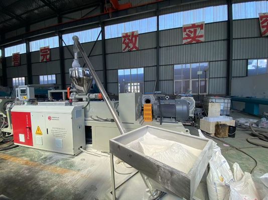Линия штранг-прессования трубы газа провода электрического проводника дренажа водоснабжения PVC UPVC CPVC