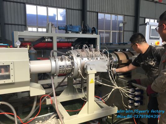 Производственная линия трубы из волнистого листового металла PVC PE PPR UPVC CPVC HDPE для провода электрического проводника