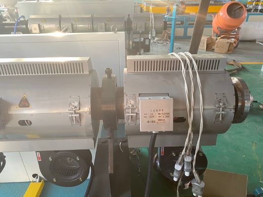 труба PVC 180-250kg/Hr делая машиной конический двойной штрангпресс винта